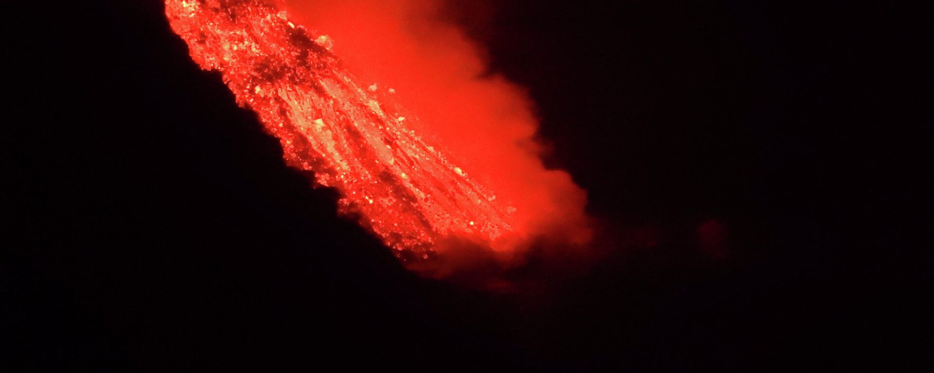 La lava del volcán de Cumbre Vieja llega al mar (La Palma) - Sputnik Mundo, 1920, 29.09.2021
