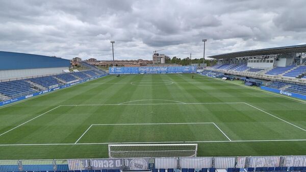 Un estadio municipal en la ciudad de Fuenlabrada, Comunidad de Madrid - Sputnik Mundo