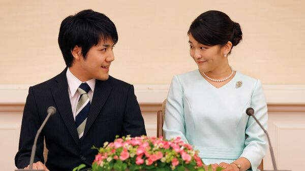 La princesa Mako junto a su prometido, Kei Komuro - Sputnik Mundo