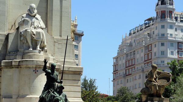 Monumento dedicado a Miguel de Cervantes en Madrid - Sputnik Mundo