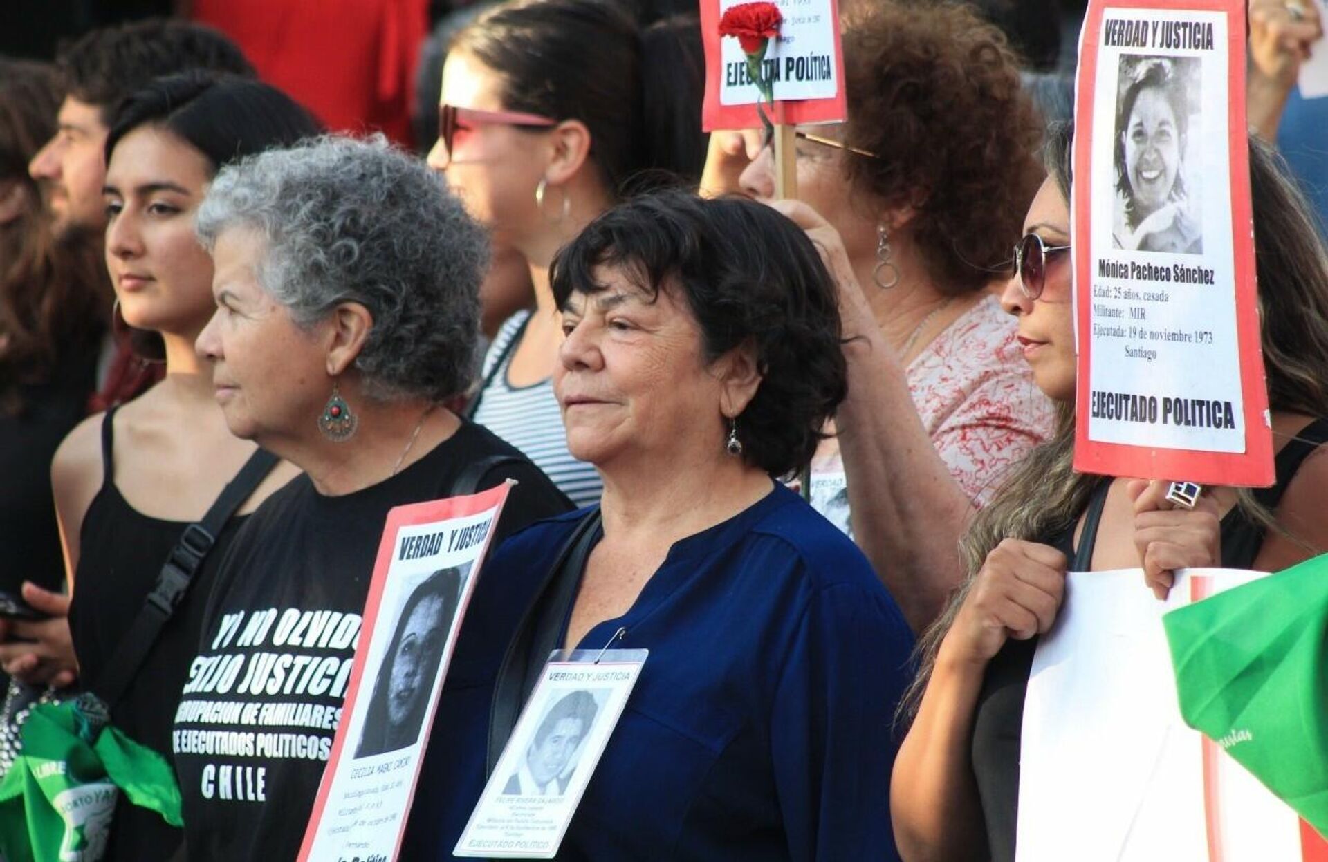 Alicia Lira (centro), presidenta de la Agrupación de Familiares de Ejecutados Políticos (AFEP) de Chile - Sputnik Mundo, 1920, 30.09.2021