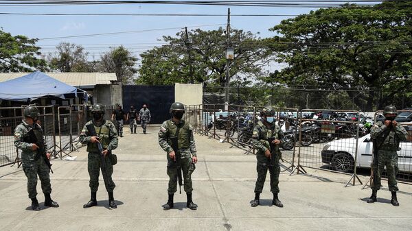 Militares en las afueras de la cárcel de Guayaquil, Ecuador - Sputnik Mundo