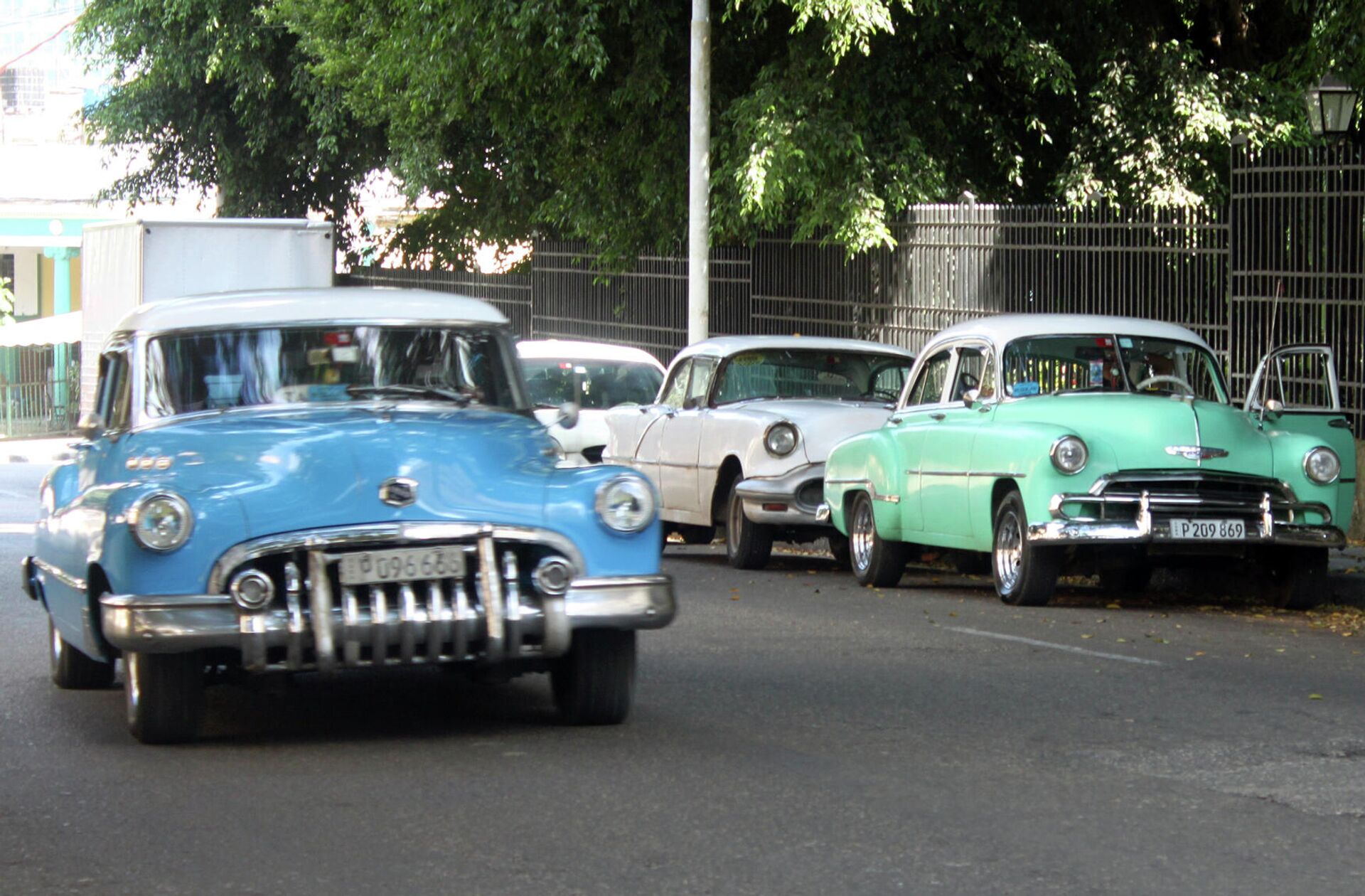 Autos de fabricación estadounidense con más de 65 años de explotación que aun circulan por las calles de Cuba - Sputnik Mundo, 1920, 05.10.2021