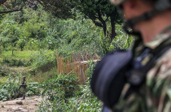 Militares colombianos patrullan la zona del Puente Internacional Simón Bolívar. - Sputnik Mundo