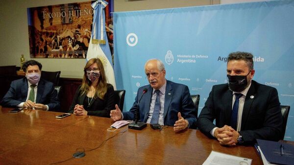 Jorge Taiana, ministro de Defensa argentino, encabezó la firma de un importante acuerdo entre fabricaciones militares y la empresa Orica de Perú - Sputnik Mundo