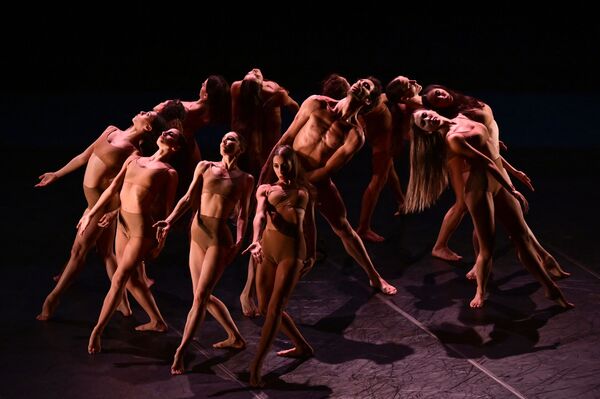 El ballet Madina de Fabio Vacchi, puesta en escena por Mauro Bigonzetti, en el Teatro de la Scala de Milán, en Italia. - Sputnik Mundo