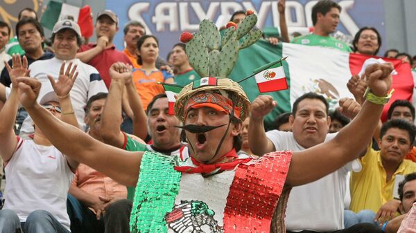 Mexicanos festejan en partidio de la Selección Mexicana - Sputnik Mundo