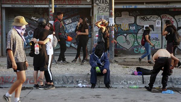 Distintos habitantes de la protesta. Av. del Libertador Bernardo O&#x27;Higgins (Alameda), Santiago de Chile. - Sputnik Mundo
