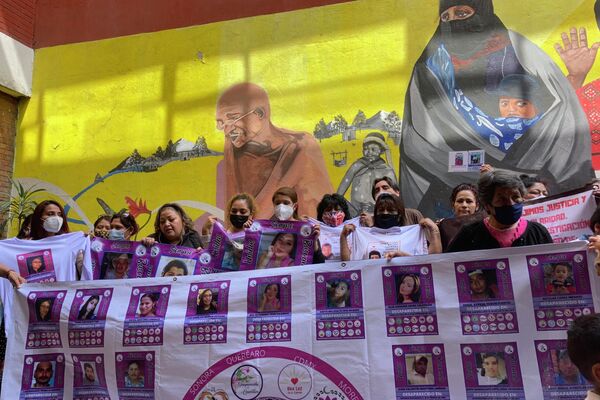 Familias de personas desaparecidas de todo México se reúnen en el Centro De derechos humanos Agustín Pro Juárez partir hacia Morelos, a participar de la sexta Brigada Nacional de Búsqueda. - Sputnik Mundo