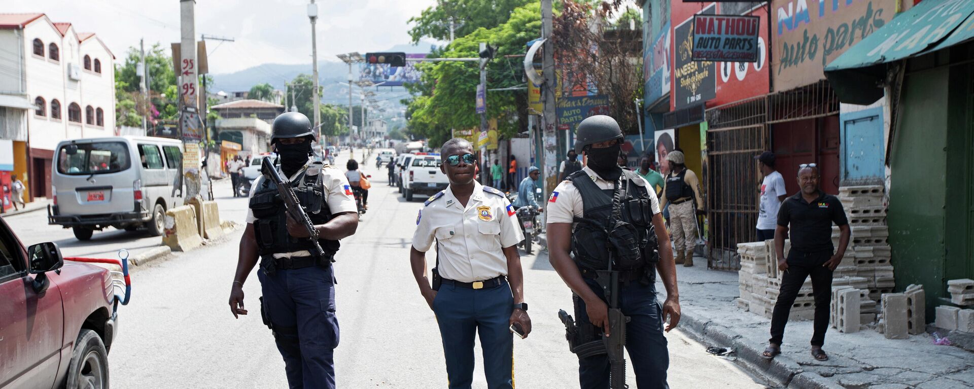 Policía en una calle de Puerto Príncipe, Haití - Sputnik Mundo, 1920, 01.11.2021