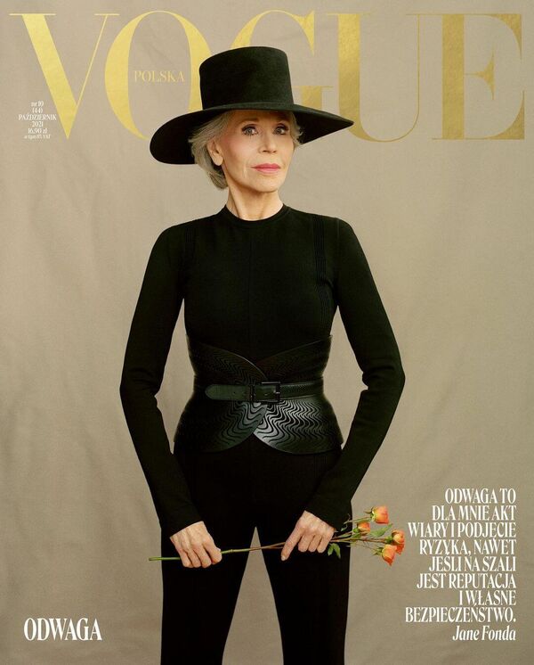 Jane Fonda: La actriz estadounidense que le dio fama al aeróbic no deja de aparecer en las portadas de las revistas de glamur. Tiene 83 años.  - Sputnik Mundo