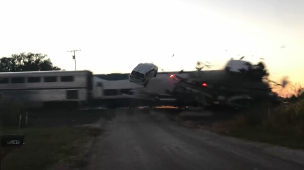 Choque de un tren contra un camión en Oklahoma - Sputnik Mundo