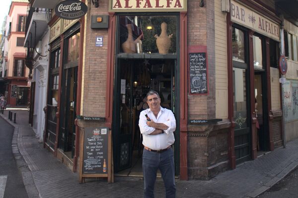 Julio Estalella con su primera salsa en Sevilla - Sputnik Mundo