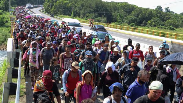 Caravana de migrantes en Tapachula, México - Sputnik Mundo