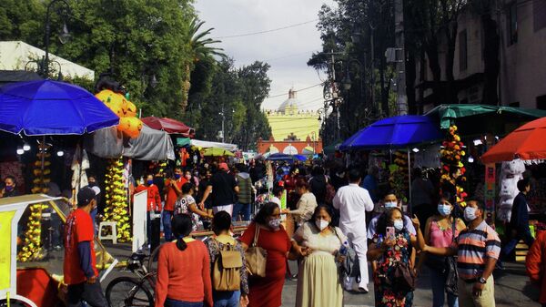 Un mercado ambulante en la Ciudad de México - Sputnik Mundo