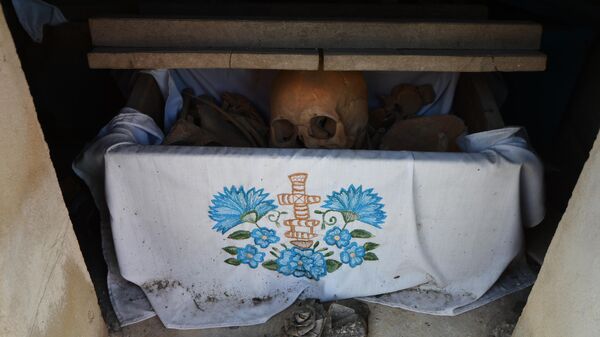 Limpia de huesos en Pomuch, Campeche - Sputnik Mundo