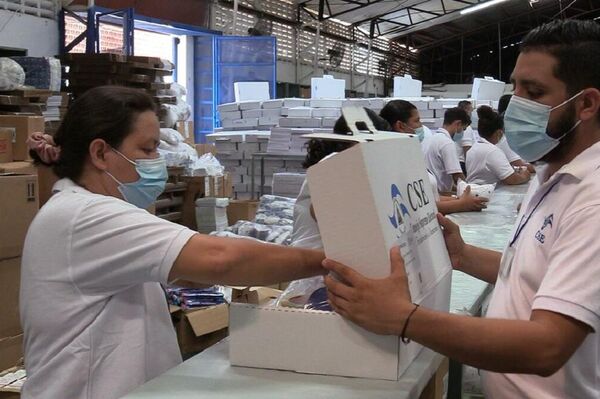 Empaquetado de maletas electorales en Nicaragua - Sputnik Mundo