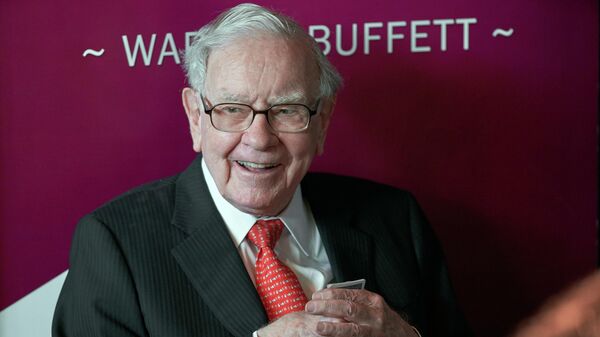 Warren Buffett, inversor estadounidense - Sputnik Mundo