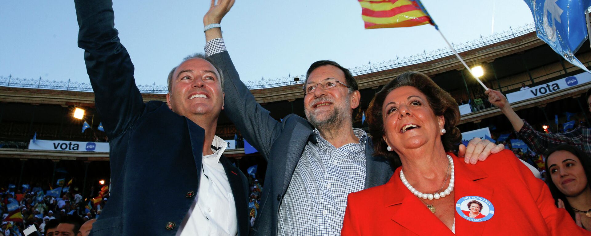 Rita Barberá, antigua alcaldesa de Valencia, con Alberto Fabra, líder autonómico, y Mariano Rajoy, expresidente de Gobierno, en una imagen de 2015 - Sputnik Mundo, 1920, 09.11.2021