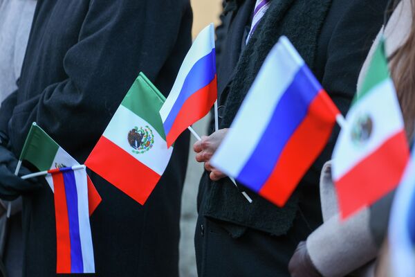 Banderas de Rusia y México  - Sputnik Mundo
