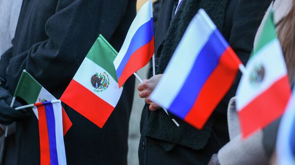 Banderas de Rusia y México  - Sputnik Mundo