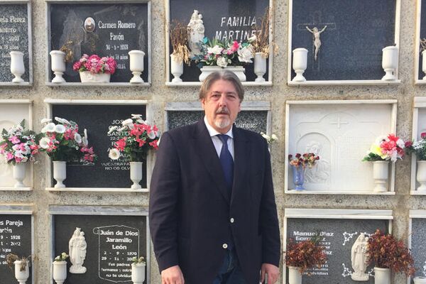 Martín Zamora en el cementerio de Los Barrios - Sputnik Mundo