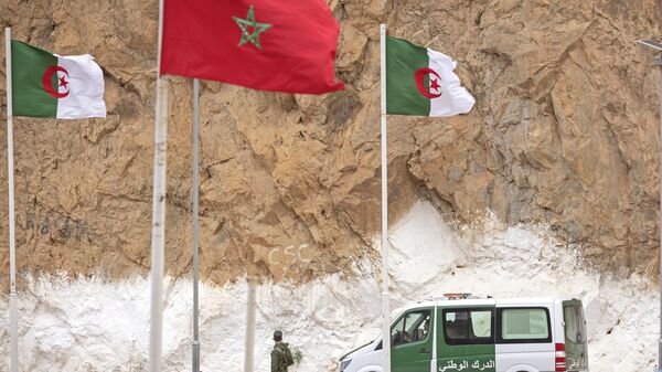 Patrullaje de guardafronteras argelinos en la región de Oujda, limítrofe con Marruecos - Sputnik Mundo