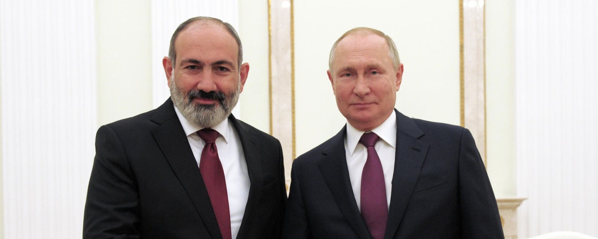 El presidente ruso, Vladímir Putin, y el primer ministro armenio, Nikol Pashinián - Sputnik Mundo, 1920, 21.11.2021