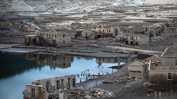 Вышедшие из воды руины деревни Aceredo в Испании - Sputnik Mundo