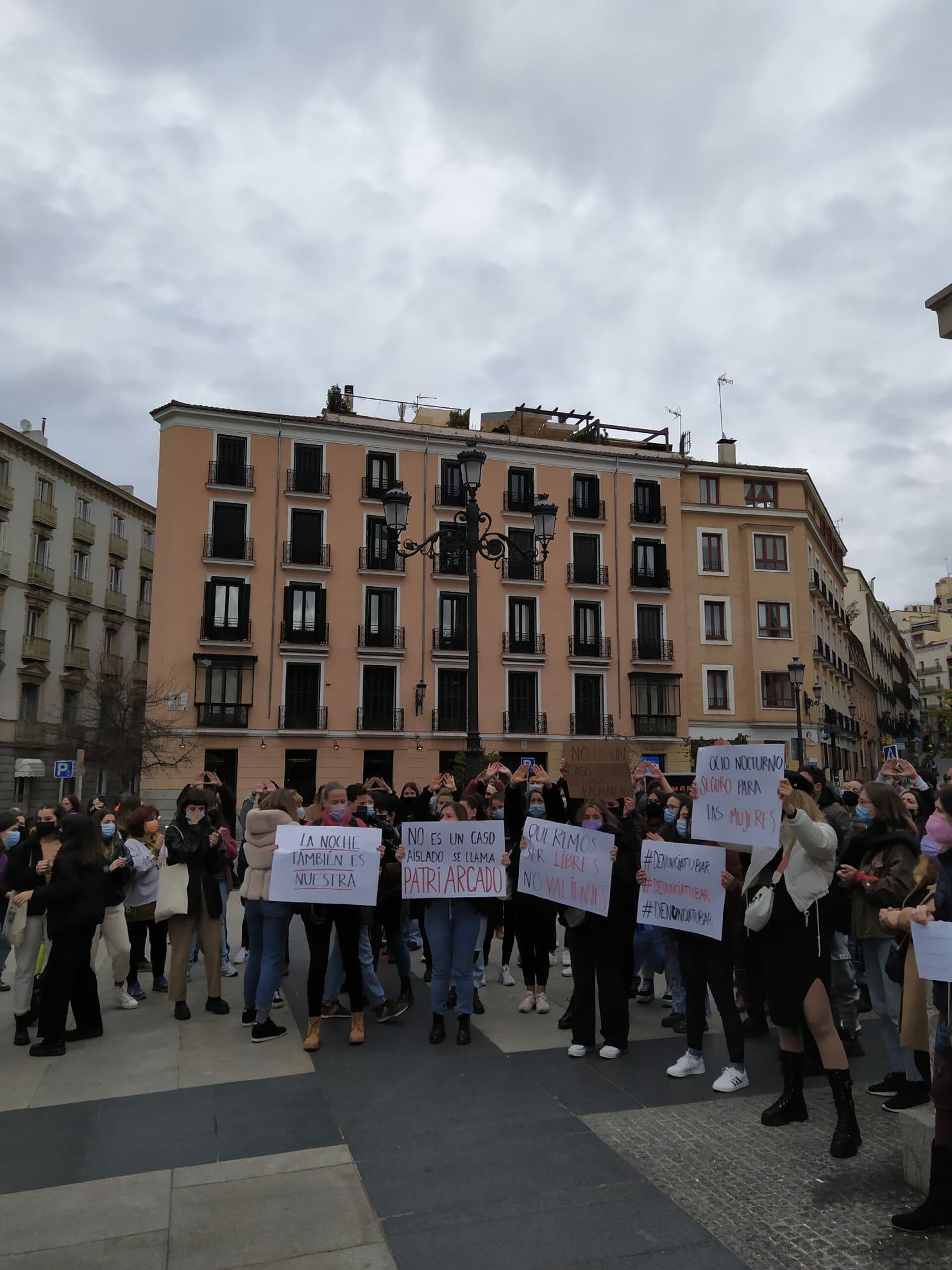 Protesta en Madrid contra las violaciones mediante la sumisión química - Sputnik Mundo, 1920, 24.11.2021