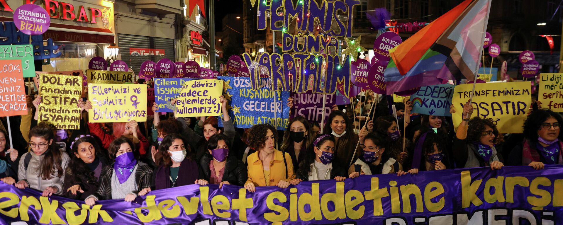 Activistas marchan por los derechos de las mujeres en Turquía - Sputnik Mundo, 1920, 27.11.2021