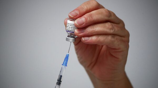 Una dosis de vacuna Pfizer-BioNTech  - Sputnik Mundo