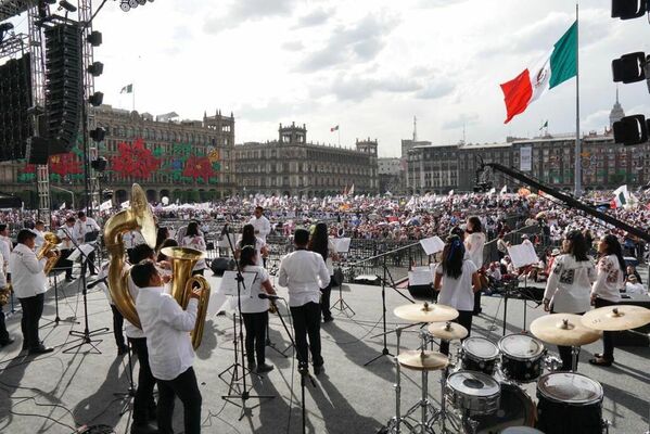 Mexicanos celebran los tres años de AMLO como presidente - Sputnik Mundo