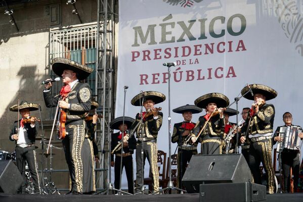Mexicanos celebran los tres años de AMLO como presidente - Sputnik Mundo