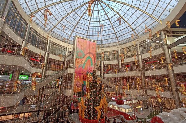 Decoración navideña en el Centro Comercial Mall Plaza, en el sur de Bogotá - Sputnik Mundo