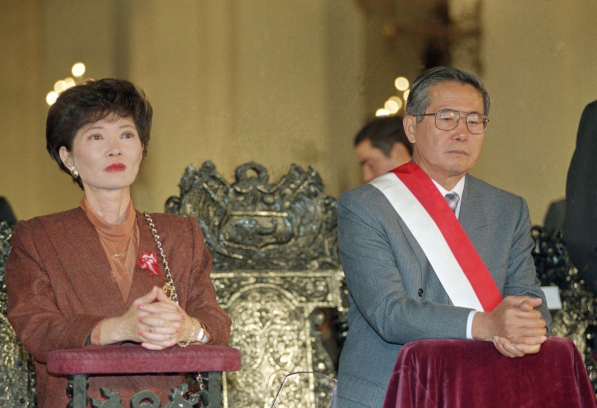 Susana Higuchi junto a su entonces esposo y presidente de Perú, Alberto Fujimori, durante un acto oficial en 1994 - Sputnik Mundo, 1920, 27.01.2022