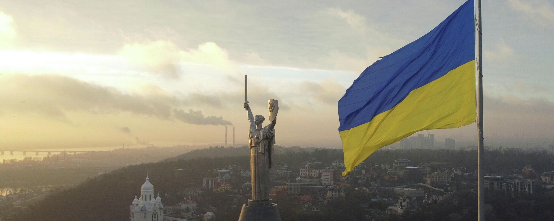La bandera de Ucrania en Kiev - Sputnik Mundo, 1920, 13.01.2022