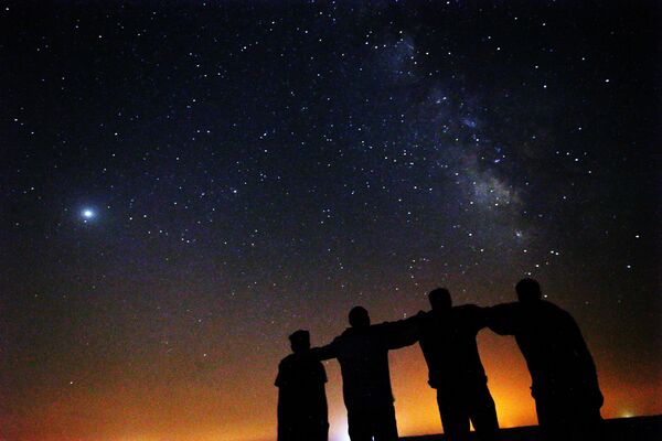 La Vía Láctea en el cielo sobre Kuwait, el 9 de agosto. - Sputnik Mundo