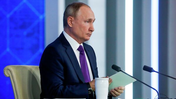 
El presidente de Rusia, Vladímir Putin, en una rueda de prensa - Sputnik Mundo