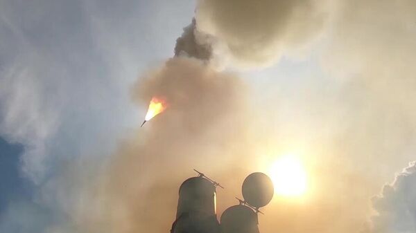 El lanzamiento del sistema antiaéreo S-500 Prometei - Sputnik Mundo