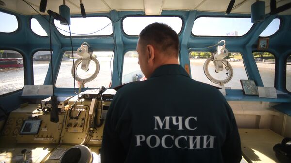 Un rescatista del Ministerio de Emergencias de Rusia - Sputnik Mundo
