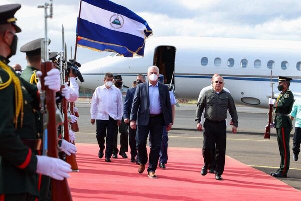 Arribo de Miguel Díaz-Canel, presidente de Cuba, a Nicaragua para participar en la juramentación del presidente Daniel Ortega, reelecto para el quinquenio 2022-2027 - Sputnik Mundo