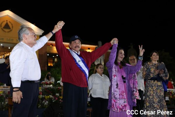 Juramentacion del presidente de Nicaragua, Daniel Ortega Saavedra para el período 2022-2027 en la Plaza de la Revolución de Managua - Sputnik Mundo