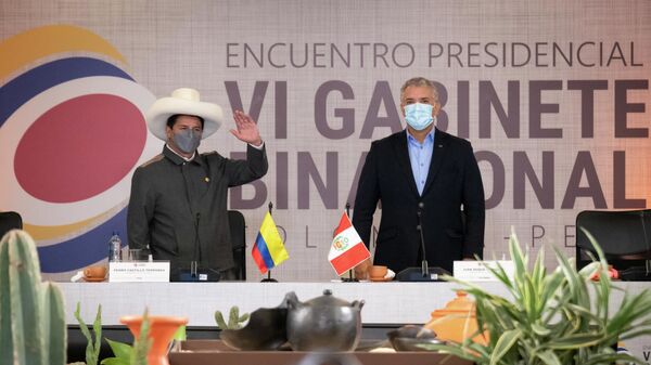 El presidente de Perú, Pedro Castillo, junto a su homólogo colombiano, Iván Duque - Sputnik Mundo