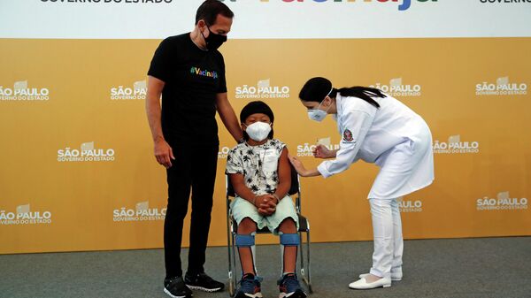 El niño indígena Davi Seremramiwe, el primer niño vacunado contra el COVID-19 en Brasil - Sputnik Mundo