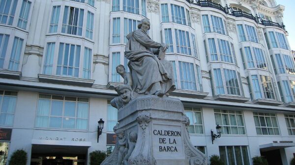 Estatua de Calderón de la Barca en Madrid - Sputnik Mundo