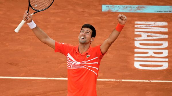 Novak Djokovic tras ganar el Masters 1000 de Madrid en 2019 - Sputnik Mundo