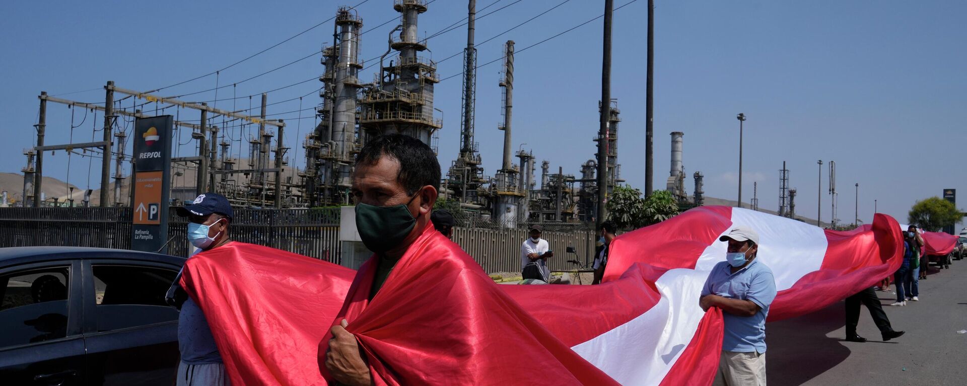 Pescadores peruanos protestan fuera de la refinería de La Pampilla tras el derrame de petróleo ocurrido en enero de 2022 - Sputnik Mundo, 1920, 07.03.2022