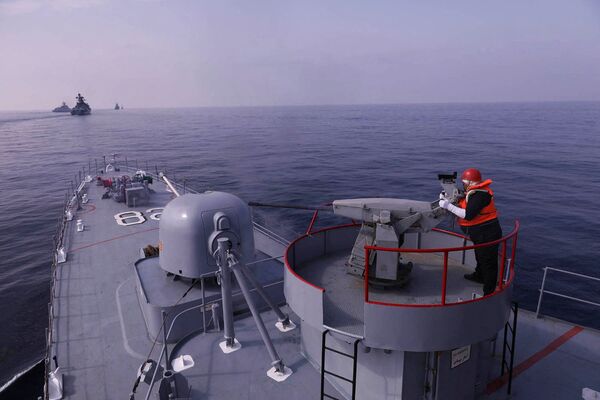 Un infante de la Armada iraní durante el ejercicio naval ruso-iraní-chino CHIRU-2022 en el mar Arábigo. - Sputnik Mundo