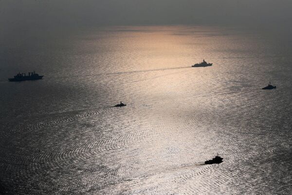 Ahora, los barcos rusos continuarán su paso hacia el mar Mediterráneo, donde, junto con las fuerzas de las flotas del Norte y del Báltico, participarán en un ejercicio de la agrupación internaval de la Armada rusa. - Sputnik Mundo